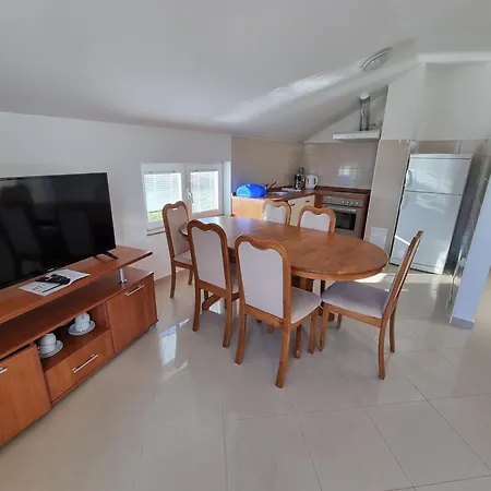 Max Apartman *