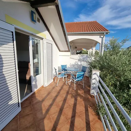 Max * Biograd na Moru