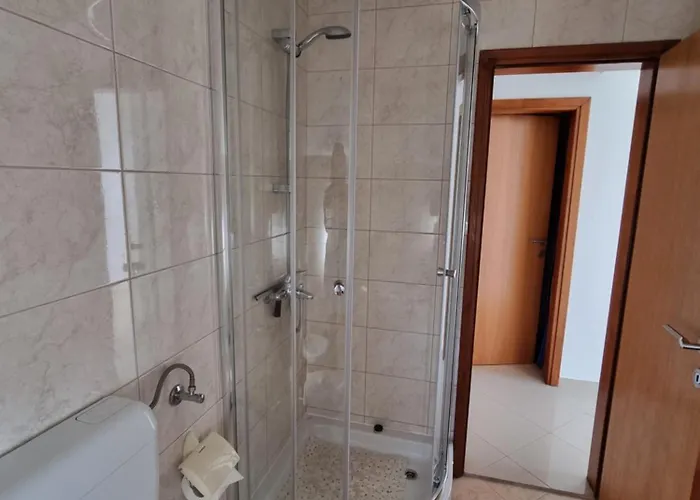 Max * 비오그라드나모루